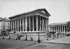 30 NIMES LA MAISON CARREE