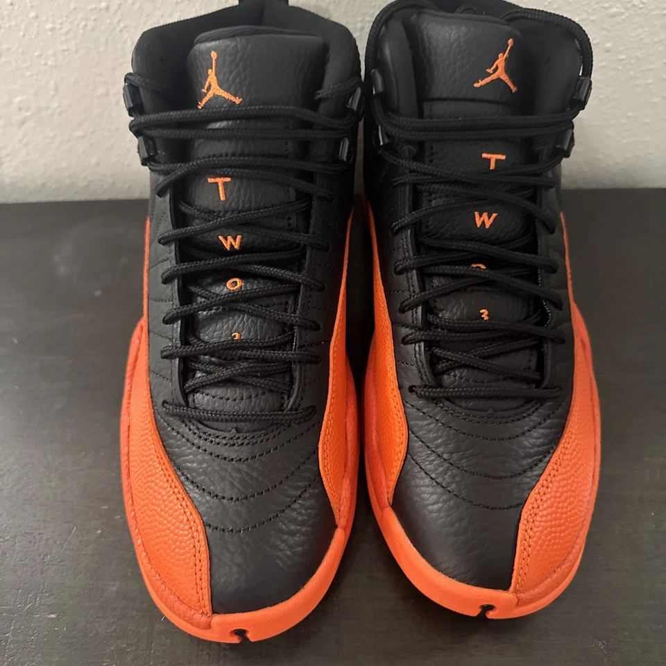 W Air Jordan 12 Retro WNBA Naranja Brillante Talla 7.5 Mujer/6 Hombre FD9101-081 Foto 3 de 4