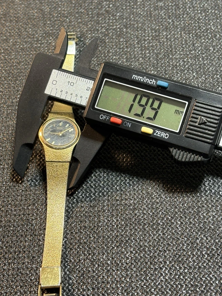 Reloj vintage Seiko para mujer 8Y21 tono dorado para restauración, repuestos o reparación Foto 4 de 4
