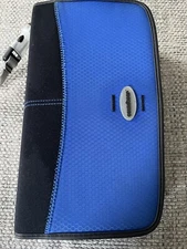 SOUNDGEAR CD CASE NYLON HOLDS 96 WITH ZIPPER AND HANDLE