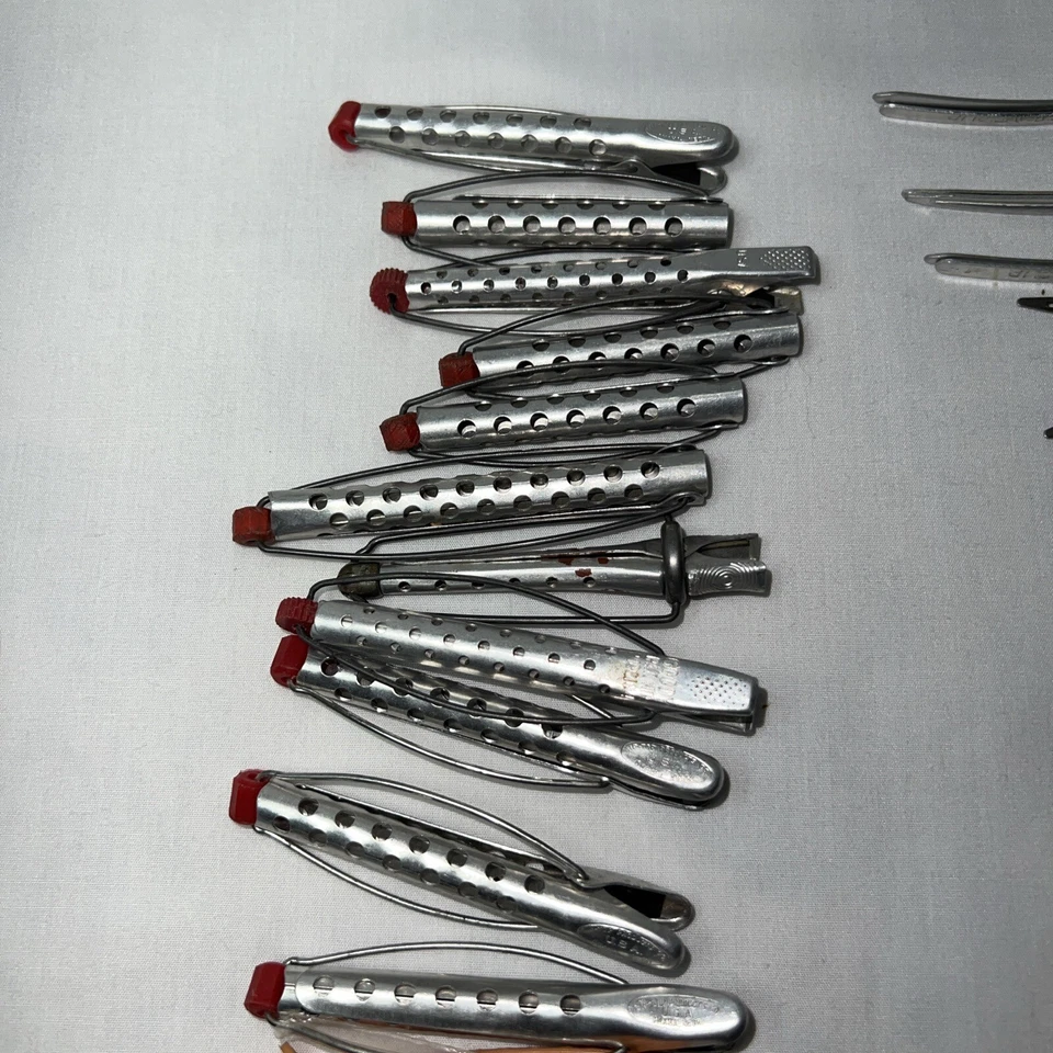 Lote Vintage de Rolos Perm de Metal Vários Clipes de Cabelo Clipes de Onda e Alfinetes Bobby  - Imagem 2 de 4