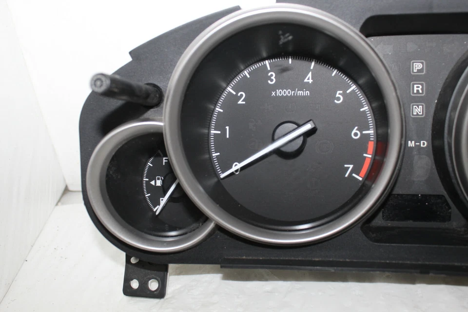 Cuadro de instrumentos velocímetro Mazda 2010 6 indicadores de panel de instrumentos 98.249 millas Foto 2 de 4
