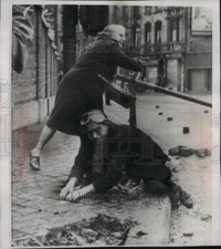1961 Press Photo During the Portest a Belgian Woman Hurled Stones at Police
