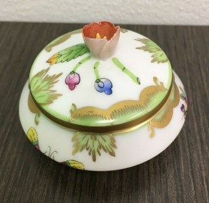 Herend Porcelain QUEEN VICTORIA Trinket Box with Flower on Lid