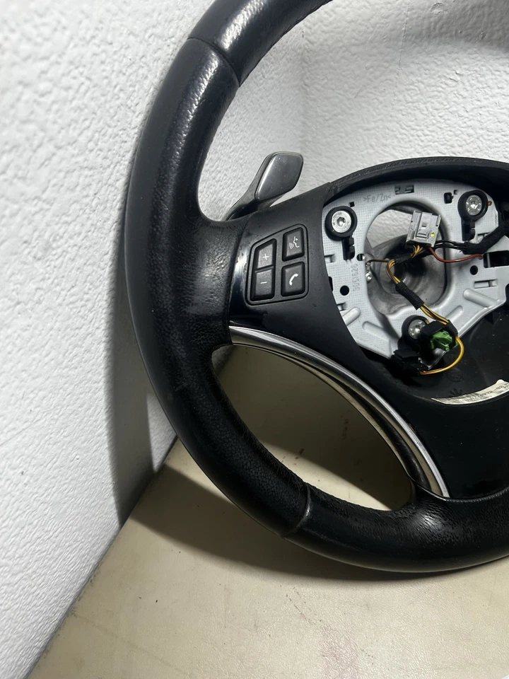 06-13 Volante deportivo BMW E90 E92 328i 335i cuero negro OEM Foto 3 de 4