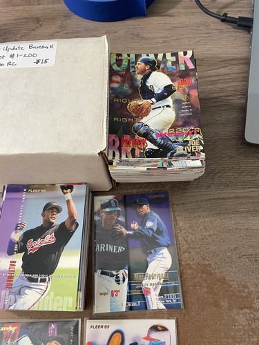 1995 FLEER UPDATE BASEBALL COMPLETE 200 CARD SET Rodriguez Nomo Jones - Picture 3 of 4