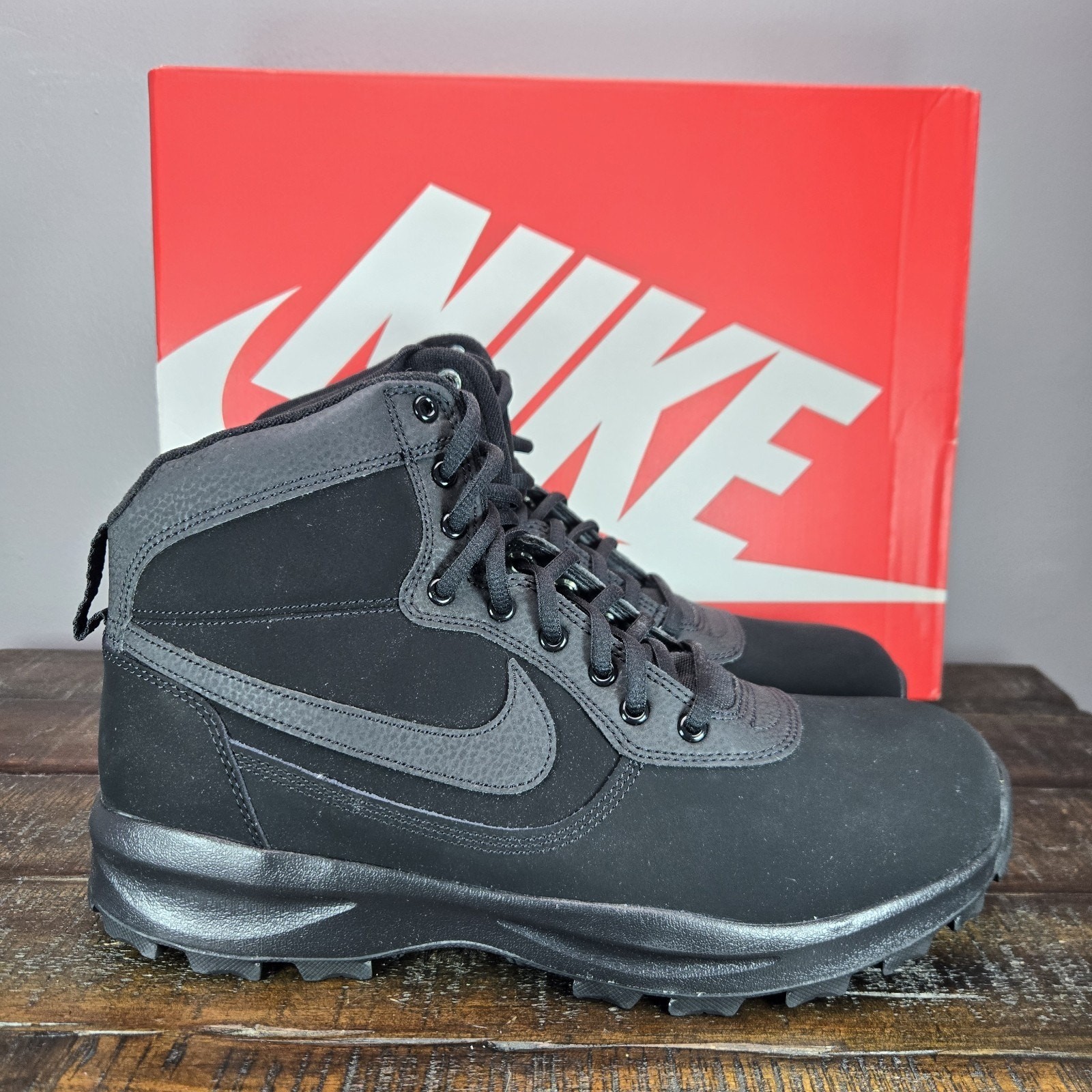 S Size 8 Triple Black Mid Hiking Boots Shoes 844358 003