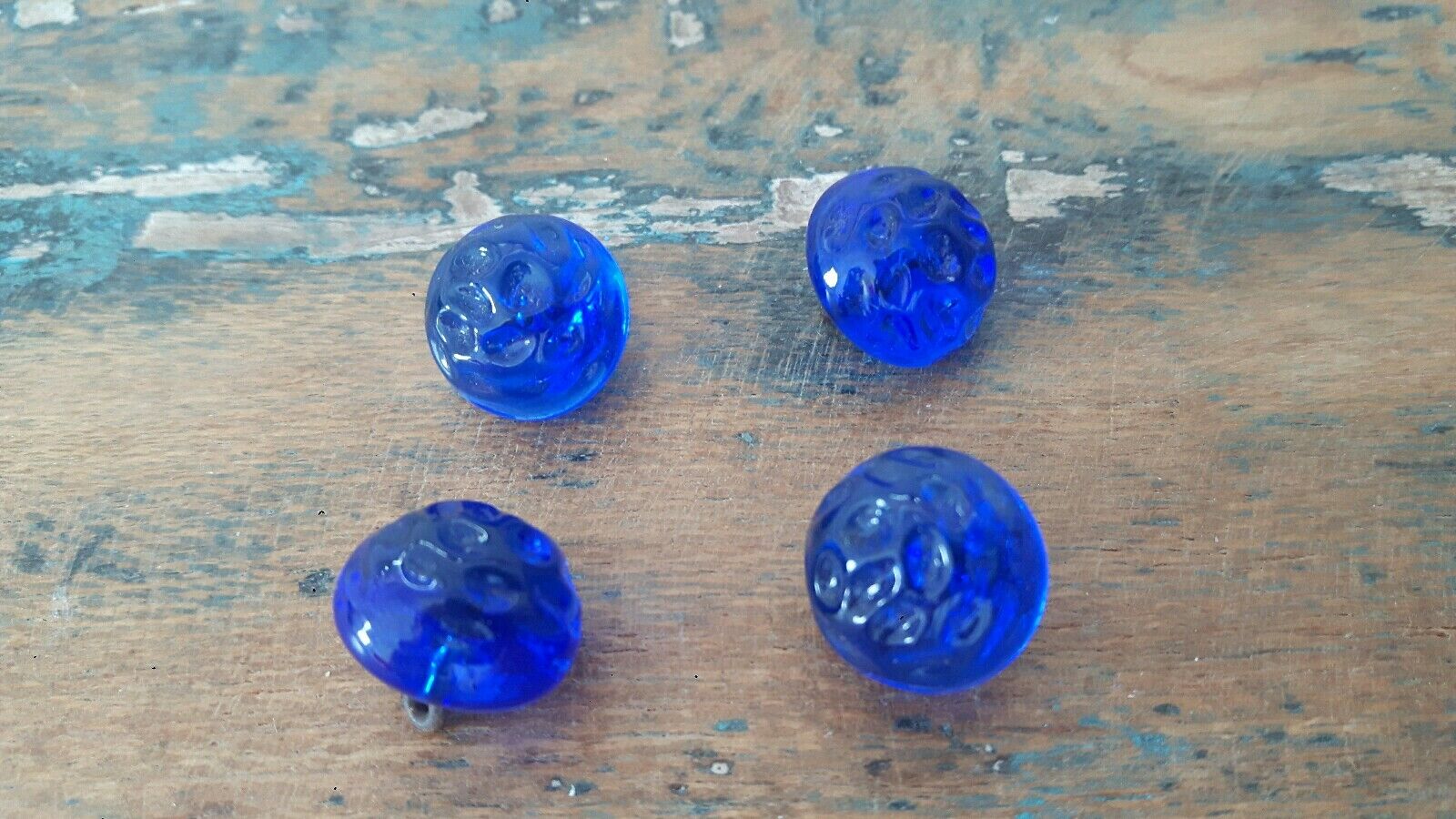 ♥Nr. 169 -☉4 Stück tolle alte Glasknöpfe Lampwork blau mit Muster DM 15 mm ♥