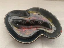 Vintage Ceramic Black/Red Design Footed Ash Tray USA 944