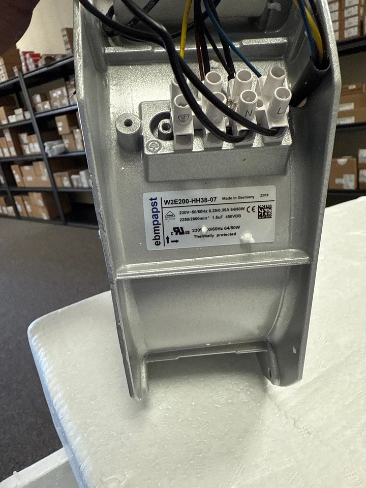 EBM-Papst W2E200-HH38-07 Foto 2 de 4