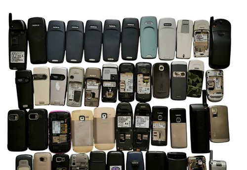 Lot of 57 GSM Mobile Phones, Nokia, Motorola, Sonyericsson etc., Without Battery - Foto 5 di 6