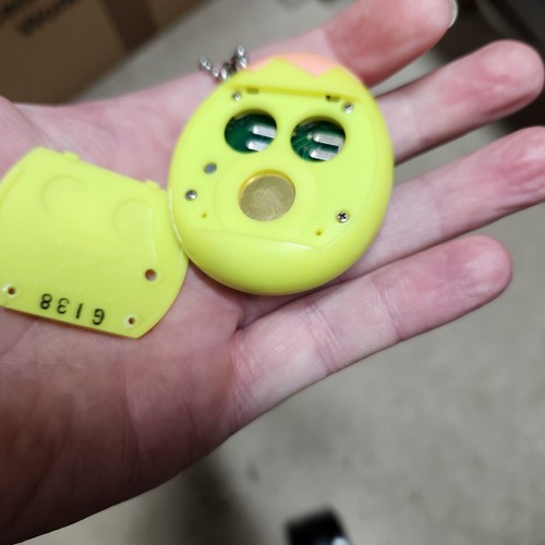 Tamagotchi Osutchi Mesutchi 1997 Bandai Yellow with Hearts  from Japan - Bild 6 von 11