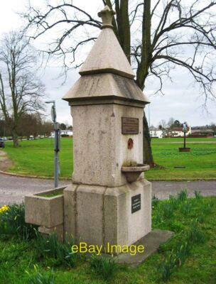 Foto 6x4 Queen Victoria Diamond Jubilee Gedenkbrunnen, Horsham c2011