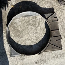 84-95 Toyota Pickup 4Runner 22RE 22R Engine Cooling Radiator Fan Shroud Cover