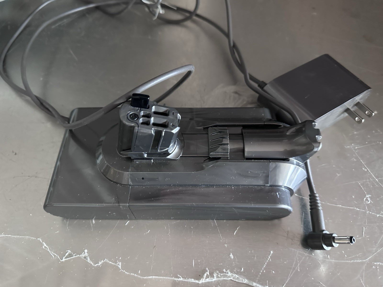 Genuine Dyson 7 Cell Battery And Charging Cable