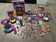 POLLY POCKET BLUEBIRD FIGURE LOT OF 14 FIGURES, 6 HOUSES, 2 CARS, 1 BUS, EXTRAS