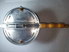 The Genuine Whirley Pop Perfect Popcorn Maker Popper Hand Manual Crank Stovetop 