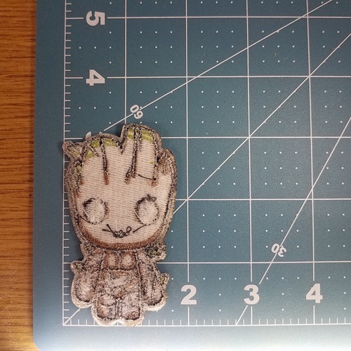 Lindo parche bordado Groot de Guardianes de la Galaxia 3 1/4 pulgadas de alto - Imagen 3 de 3