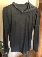 Mens Nike Dri Fit Hooded Thin Long Sleeve size S EUC Worn once