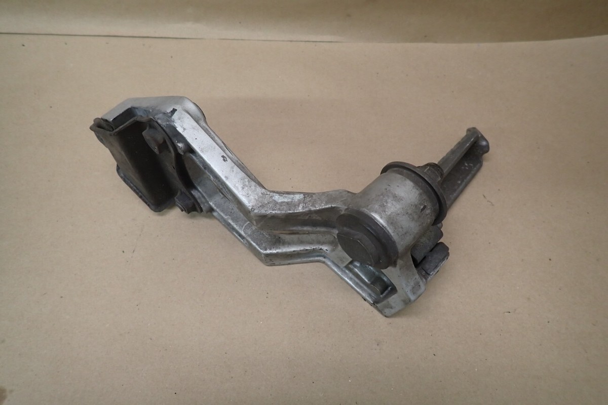 1989 KAWASAKI ZX1000-B REAR LEFT FOOT PEG W/ BRACKET MOUNT | eBay