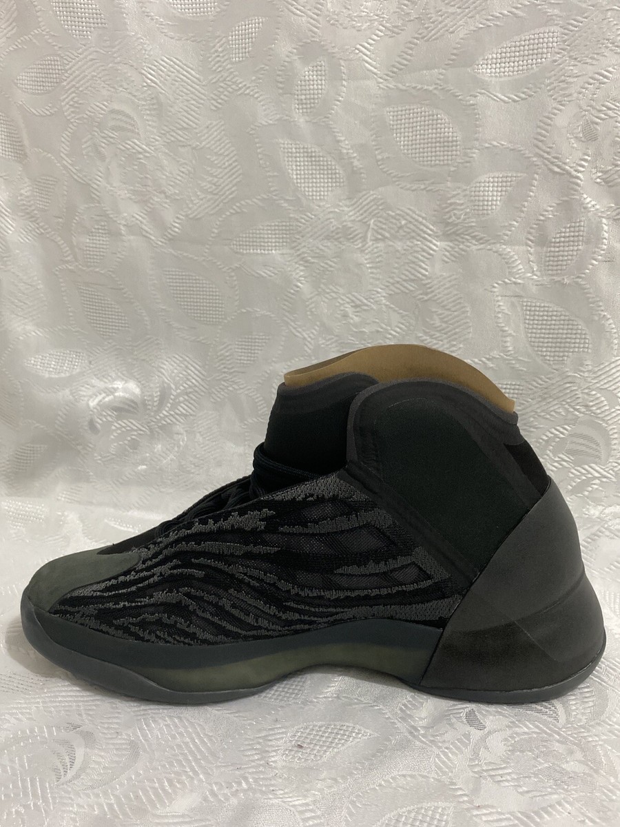 yeezy qntm black on feet