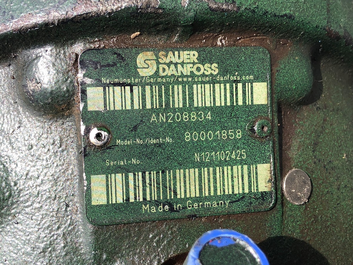 GENUINE OEM JOHN DEERE AN208834 HYDRAULIC MOTOR for 4830 SPRAYER GENUINE OEM JOHN DEERE AN208834 HYDRAULIC MOTOR for 4830 SPRAYER