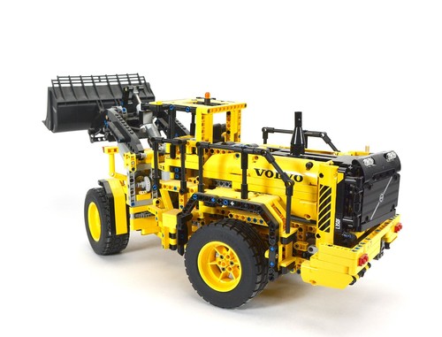 LEGO TECHNIC 42030 Volvo L350F Remote Controlled Wheel Loader Complete Set - Picture 3 of 6