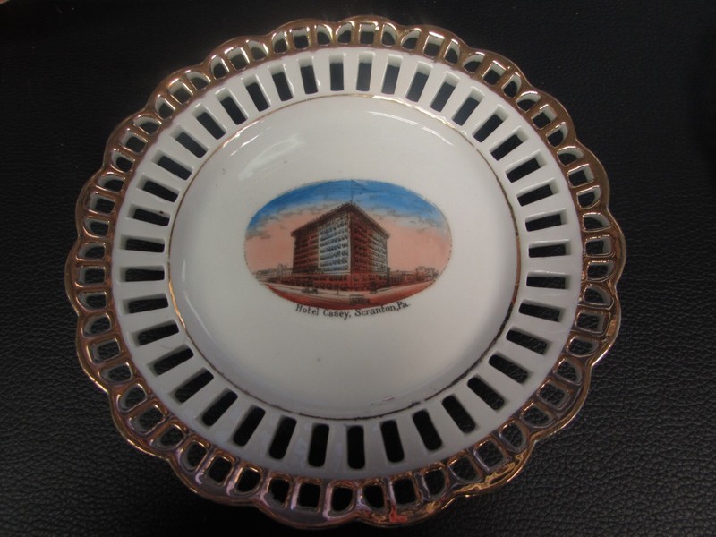 ANTIQUE - THE HOTEL CASEY -  SCRANTON PA - 6-1/4 IN SOUVINER PLATE