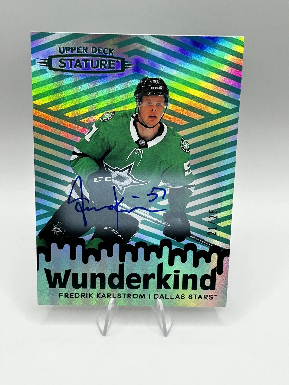 2022-23 Upper Deck Stature Fredrik Karlstrom Green Wunderkind Auto RC /25 Dallas