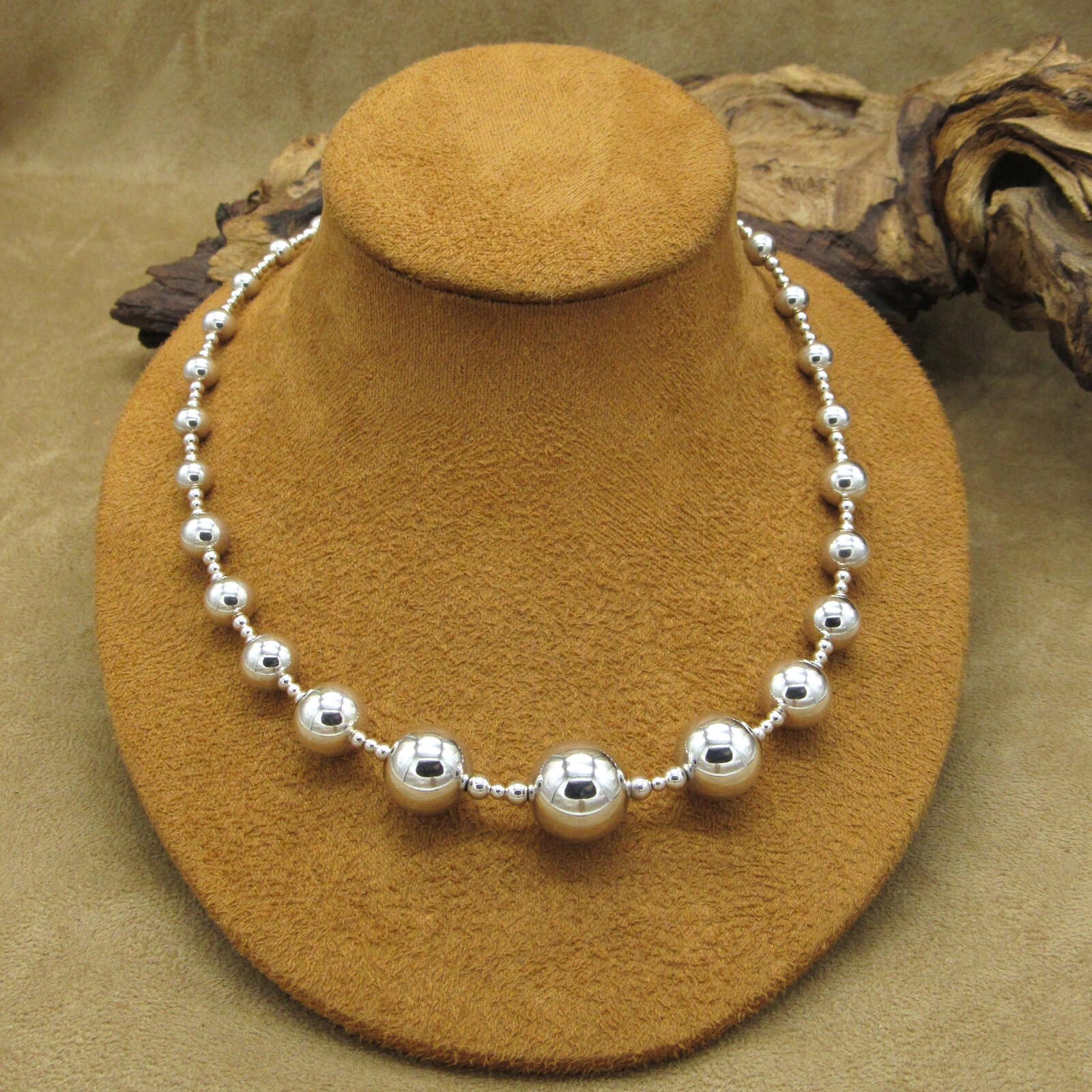 Lightweight Graduated Pattern Sterling Silver Bea… - image 1