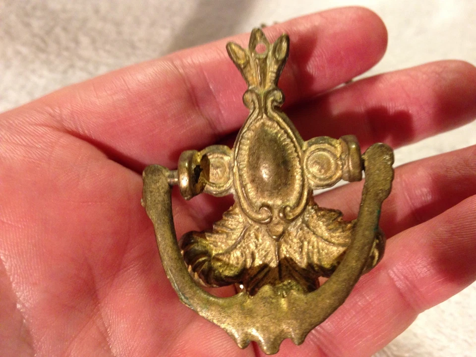 3 ANTIGUOS ANILLOS VICTORIANOS DE LATÓN DROP TIRAR TORNILLO ÚNICO y 2 artículos para piezas Foto 2 de 4