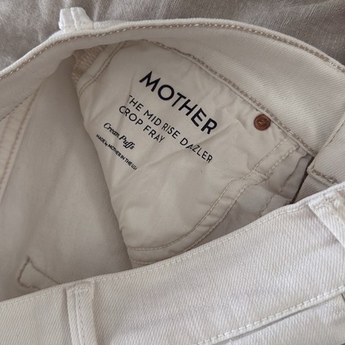 MOTHER The Mid Rise Dazzler Crop Fray Jeans in Cream Puffs. Size 24 - Picture 11 of 13
