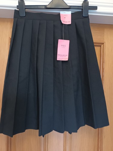 Marks and Spencer Mädchen schwarzer Plissee-Schulrock Alter 13-14 Jahre neu mit Etikett