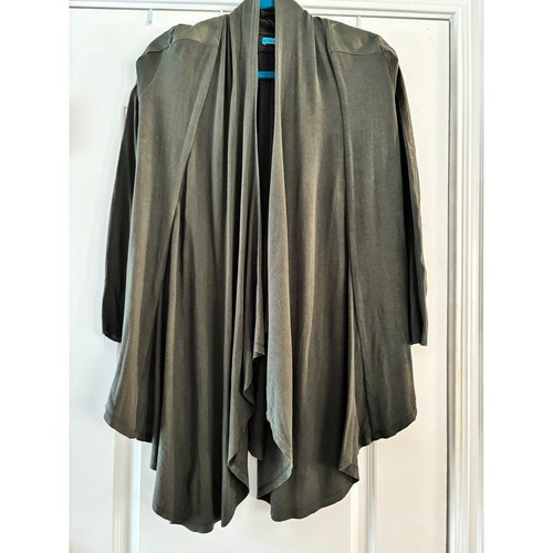 Alice & Olivia grüne Strickjacke vorne offen Leder Tencel Damen XS plissiert hinten