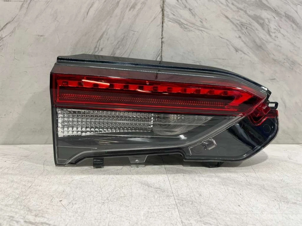 Toyota RAV4 2019 2024 luz trasera interior OEM LH lado del conductor izquierdo LED 815900R06000 Foto 2 de 4