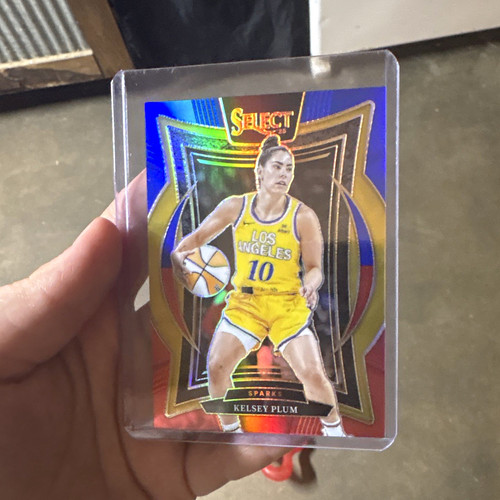 Panini 2025 Select WNBA Concourse Kelsey Plum #31 Red & Blue Prizm /399