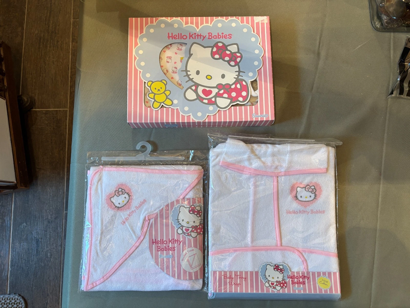 Hello Kitty Babies Baby Terry Cloth Wrap Hooded Towel Unopened Original UPDATE
Opens in a new window