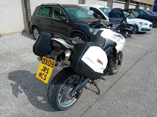 2009 09 TRIUMPH TIGER 1050 WHITE SPORT TOURING PANNIERS VERY CLEAN NEW MOT - Picture 6 of 16