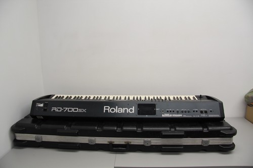 Roland RD-700SX 88 Weighted Electric Stage Piano Hammer Keyboard With Case - Picture 6 of 14