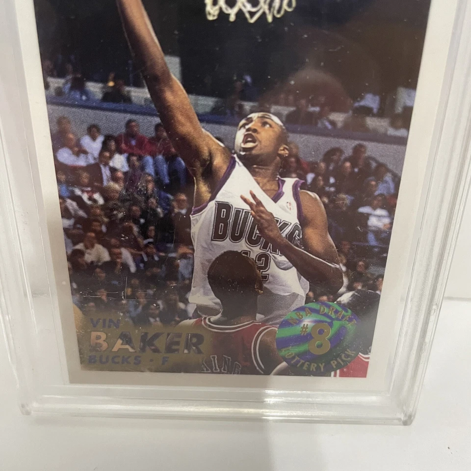 1993-94 FLEER LOTTERY EXCHANGE RC VIN BAKER PGI-Gem Estado perfeito 10 #8, Vintage, Bucks - Imagem 2 de 4