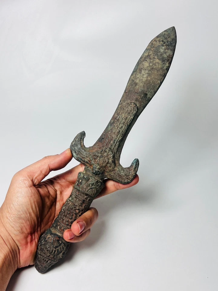 Antiguo Khmer Bronce Guerrero Angkor Wat Camboya Rey Espada Daga Bayón Amuleto Foto 2 de 4