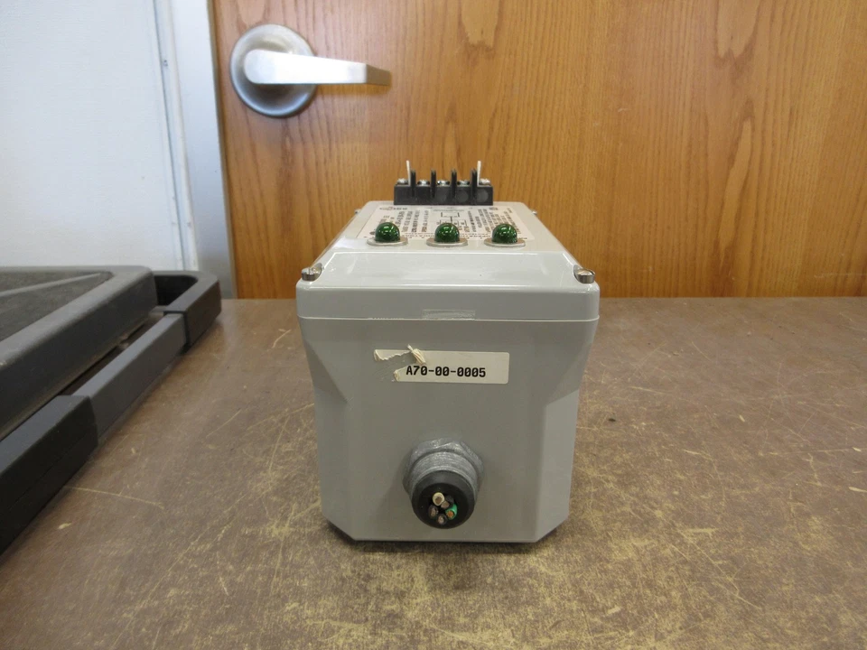 LEA International Surge Suppressor USPS-H-120/208-3P5W 120/208V 3Ph 50/60Hz Used - Image 4 of 4