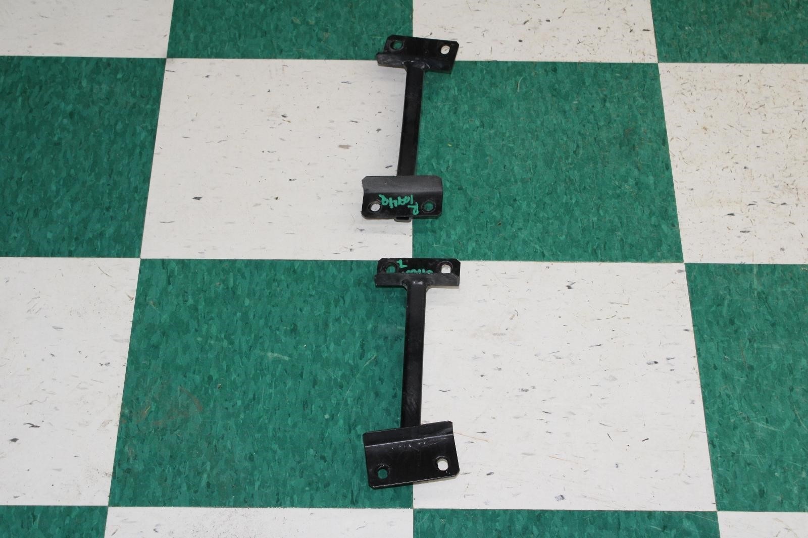 14-20 Ghibli Front LH RH Bumper Side Mounting Brackets Pair 2x OEM Original WTY