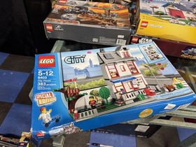 Lego City 8403 City House Special Edition 383 pieces - New IN box