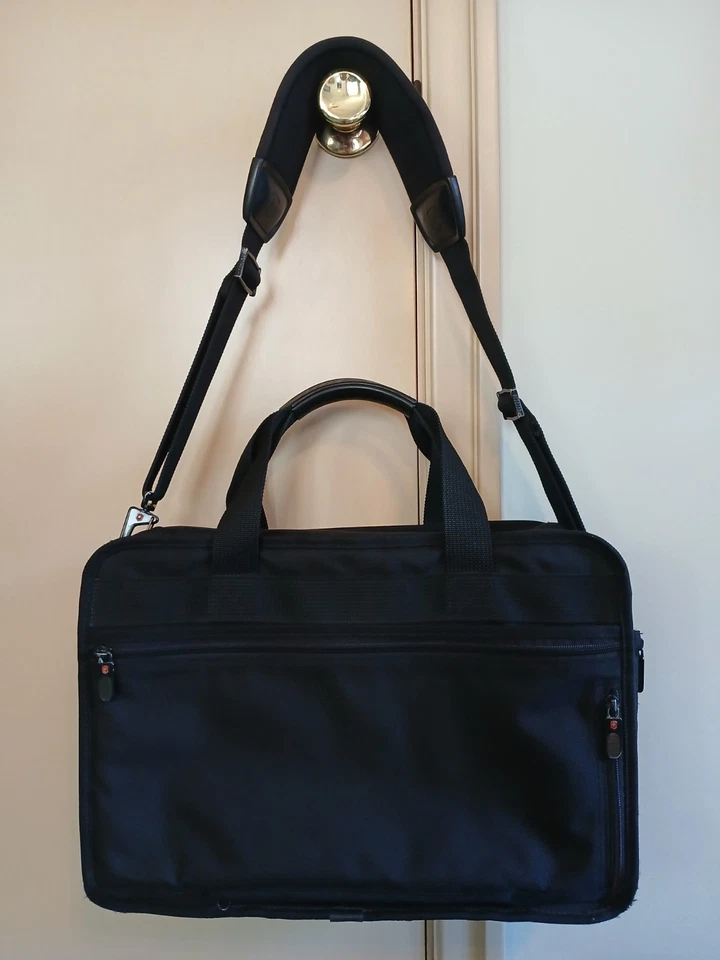 Victorinox Swiss Army расширяемый ткани портфель и ноутбук чехол, мужской черный - Изображение 2 из 4