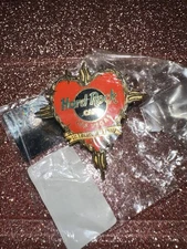 NWB Hard Rock Cafe Las Vegas Valentines Day Pin #10962 Barbed Wire Heart, 2002
