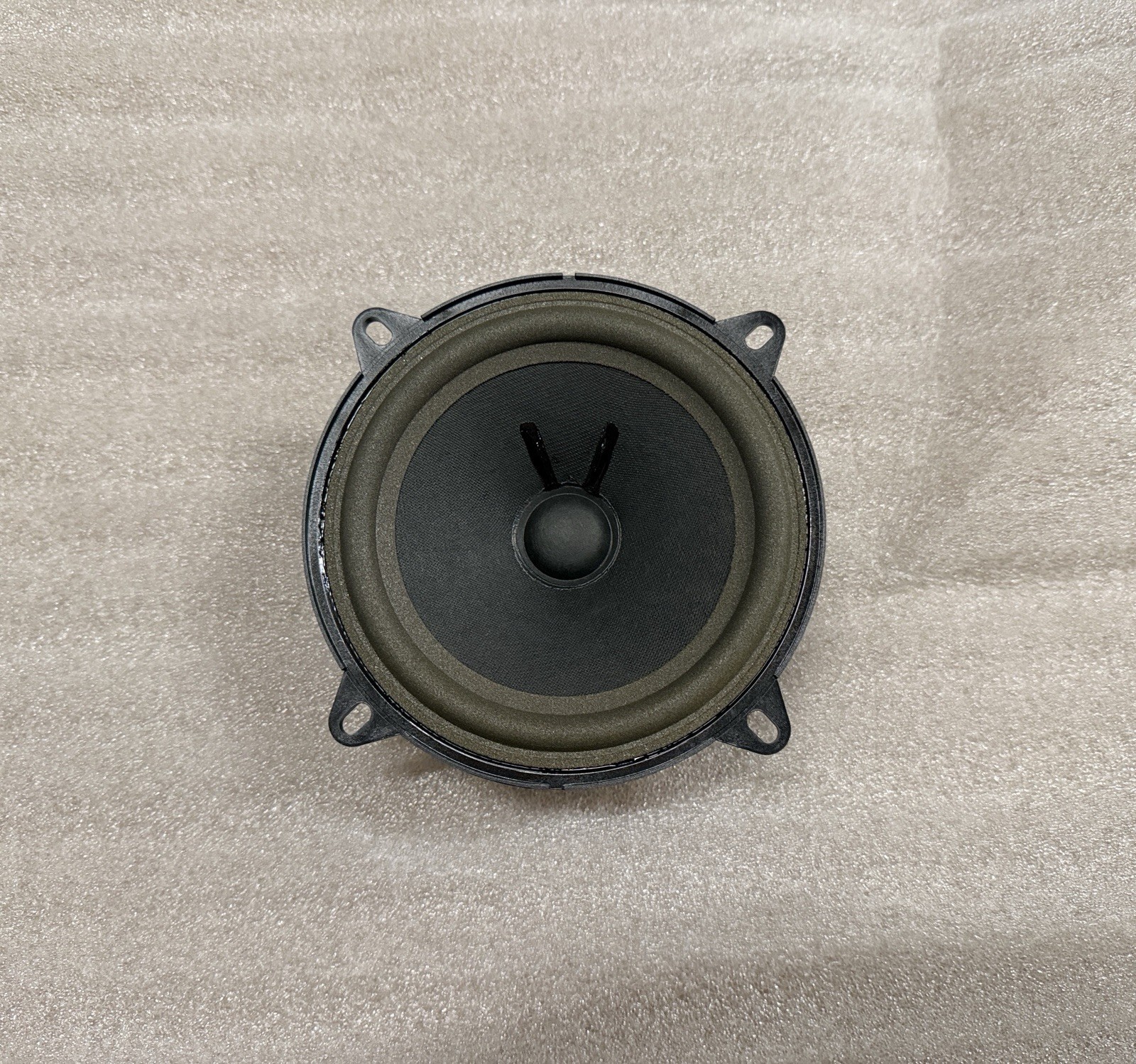 Haut-parleur Master 2 pour supprimer les grésillements audio en voiture