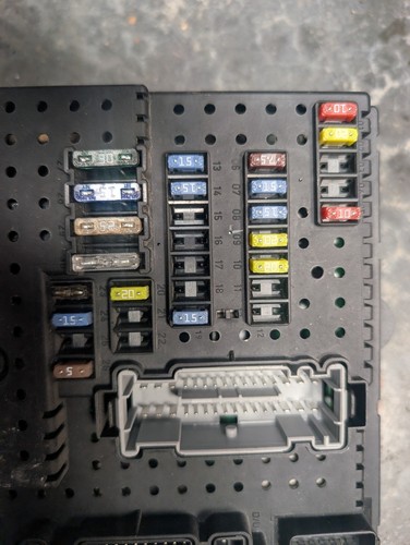 Volvo XC90 BCM / Fuse Board - 30786646 - Body Control Module 30786646 - Picture 2 of 7