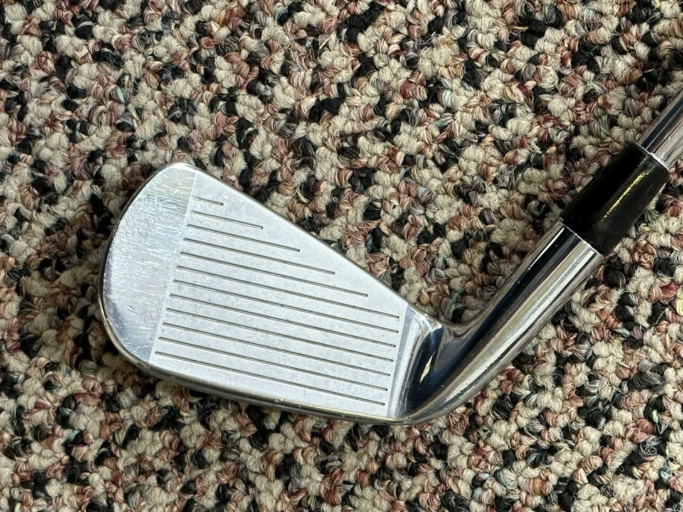 Empuñadura de terciopelo Cobra Pro CB 30° 6 Iron Project X 5.5 R Flex Golf Pride Tour Foto 2 de 4