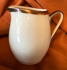 Porzellan Milchk&auml;nnchen wei&szlig; mit goldfarbenen Rand Bavaria 120 Stempelmarke